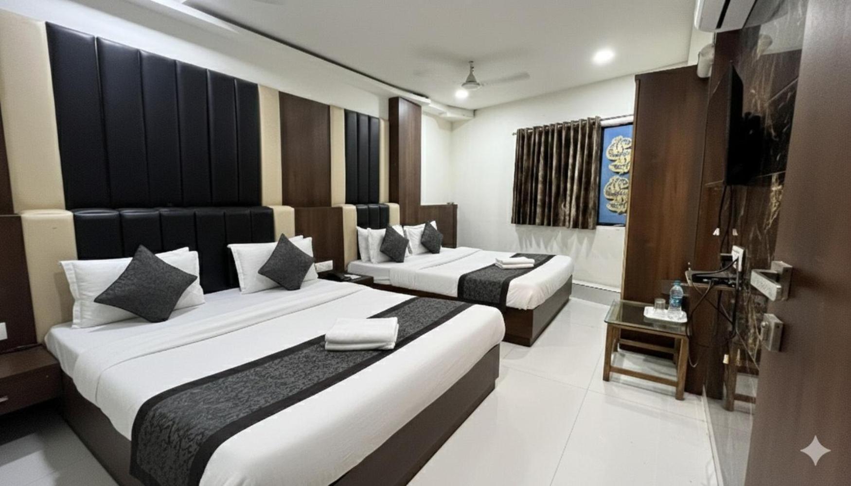 Triple Room,1759998325:JPEG